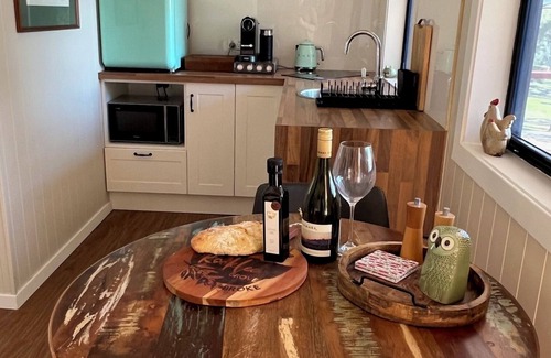 Broke Cabine | Private bush retreat in Hunter Valley Wine Country.