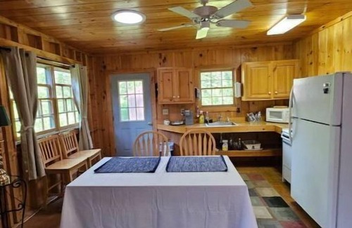 Wolfeboro Cabine | Private Cabin Getaway in the Woods Rockland