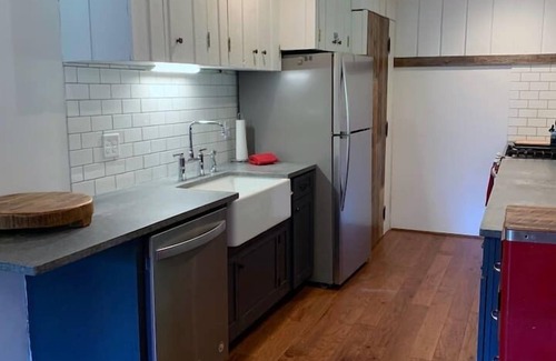 Fleischmanns Cabine | Private Cabin Retreat on 10 Acres! Firepit, custom kitchen, endless green beauty