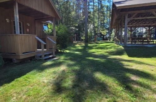Wolfeboro Cabine | Private Cabin with access to Rust Pond Ferris
