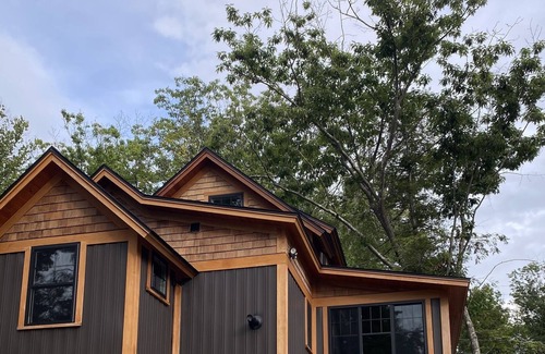 West Alton Cottage | Private Cabin with Lake View and Beach Access