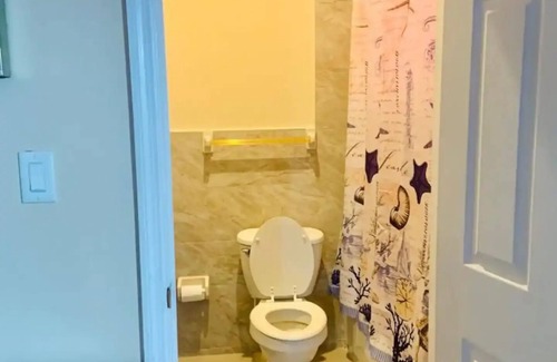 Nassau Maison | Private Cali King Suite Airport