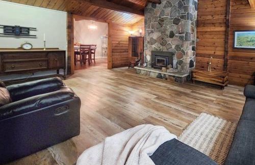 Mono Chalet De Ski | Private Camping in Mono