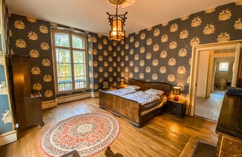 La Moncelle Maison | Private Castle with Park - Château Guillermo