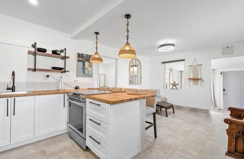 Croissant Park Cottage | Private centrally located Fort Lauderdale cottage