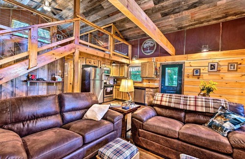 Elmdale Maison | Private Chase County Cabin on Middle Creek!