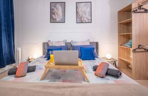 Dreux Appartement | Private Cinema and Gaming Room Getaway
