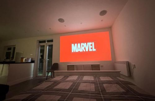 Herongate Appartement | Private cinema studio guest house with garden
