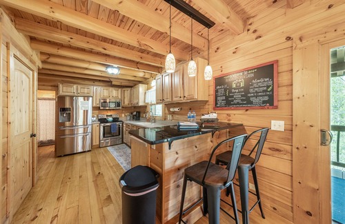 Nebo Maison | Cabine fermée privée avec foyer extérieur niché dans les contreforts des Blue Ridge Mtns.
