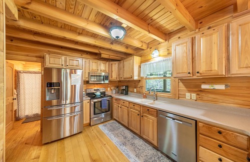 Nebo Maison | Cabine fermée privée avec foyer extérieur niché dans les contreforts des Blue Ridge Mtns.