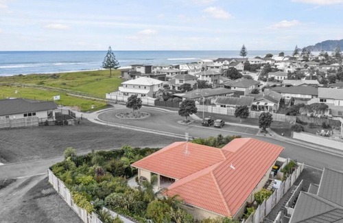 Whakatane Maison | Private Coastal Sanctuary, 100m from the beach
