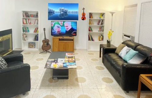 Wetmore Appartement | Private Comfort Bedroom with WiFi, AC in welcoming San Antonio