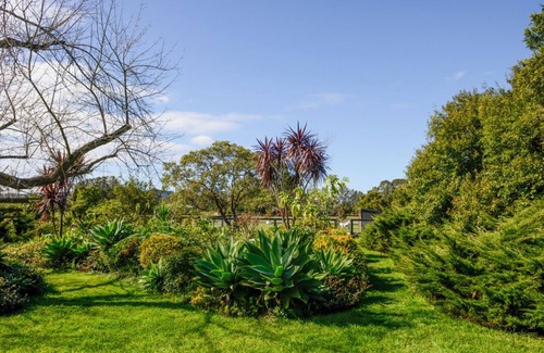 Jaspers Brush Cottage | Private cottage, 4 minutes to berry. Pets by arrangement. couples and kids