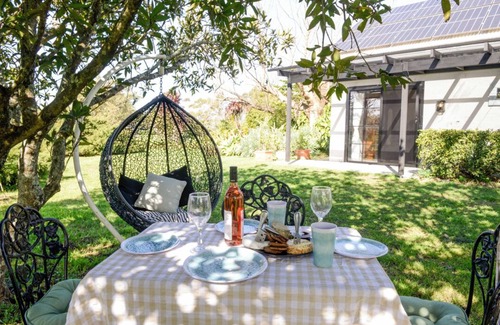 Jaspers Brush Cottage | Private cottage, 4 minutes to berry. Pets by arrangement. couples and kids