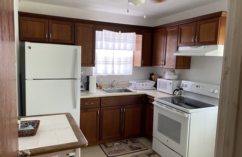 Estate Ruby Appartement | RÉCEMMENT RÉNOVÉ! Privé confortable 1 lit / bain appartement
