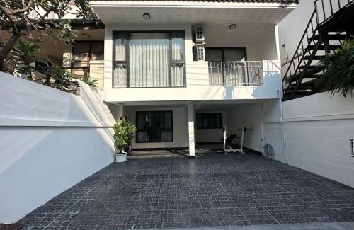 Chom Phon Maison | Private cozy house @Chatcuchak