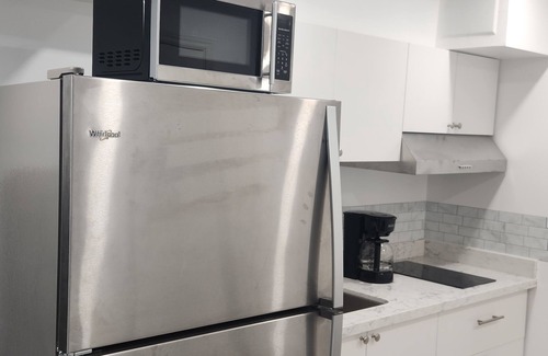 Kitchener Appartement | Private & cozy Kitchener studio with WiFi, in-suite laundry & proximal to a mall