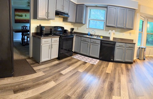 Grove City Maison | Private Cul-de-sac Oasis