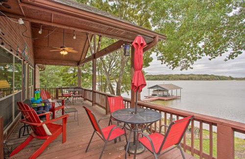 Log Cabin Maison | Private Dock and Fire Pit Cedar Creek Lake Home
