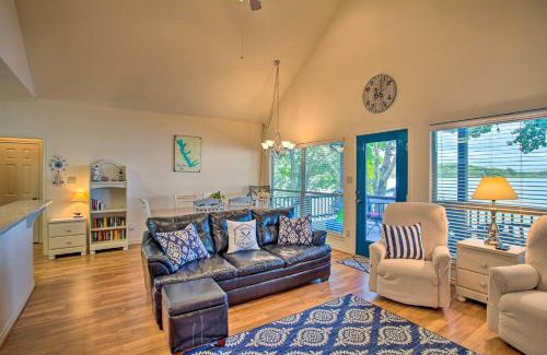 Log Cabin Maison | Private Dock and Fire Pit Cedar Creek Lake Home