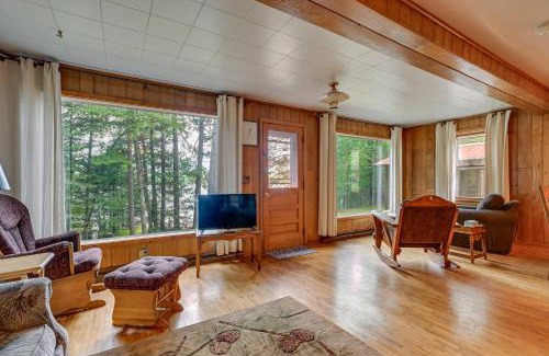 Mercer Maison | Private Dock and Screened Porch Echo Lake Cabin