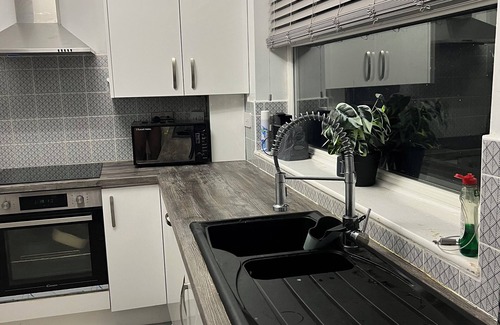 Wigan Maison | Private Double Room in Peaceful Neighbourhood close to Wigan City Centre.