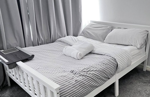 Wigan Maison | Private Double Room in Peaceful Neighbourhood close to Wigan City Centre.