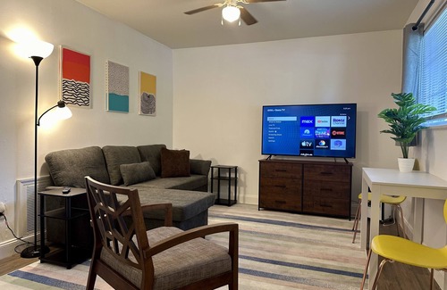 Livingston Park Appartement | Private downtown Columbus 1 bed / 1 bath mins from hospitals, sports & airport