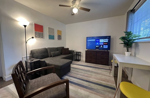 Livingston Park Appartement | Private downtown Columbus 1 bed / 1 bath mins from hospitals, sports & airport