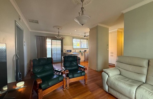 Bentleigh Appartement | Private Ensuite Room| Walk-In Robe | 1min to Train