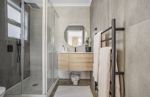 Wallaceville Lit Et Petit-Déjeuner | Private Ensuite with Hot Spa at Upper Hutt, Wellington