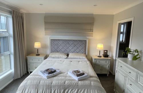 Wallaceville Lit Et Petit-Déjeuner | Private Ensuite with Hot Spa at Upper Hutt, Wellington