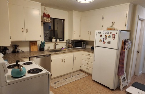 Lafayette Maison | Private entire 2-bedroom house with cozy backyard & patio close to 4 Downtowns