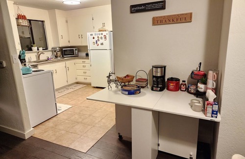 Lafayette Maison | Private entire 2-bedroom house with cozy backyard & patio close to 4 Downtowns