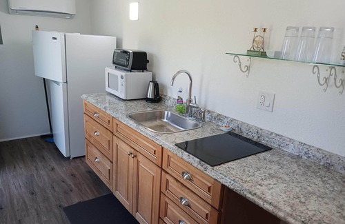 Greenwood Village Maison | Private entrance master suite with a kitchenette
