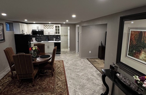 Aurora Appartement | Private entrance and outside patio. Centrally located in a quiet neighborhood.