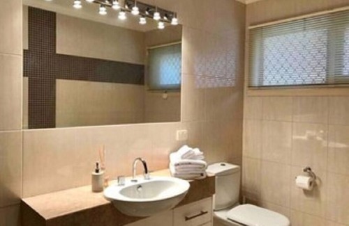 Burwood East Maison | Private Entrance Beautiful Ensuite w Kitchenette