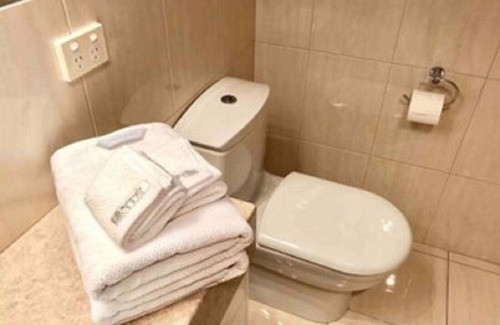 Burwood East Maison | Private Entrance Beautiful Ensuite w Kitchenette