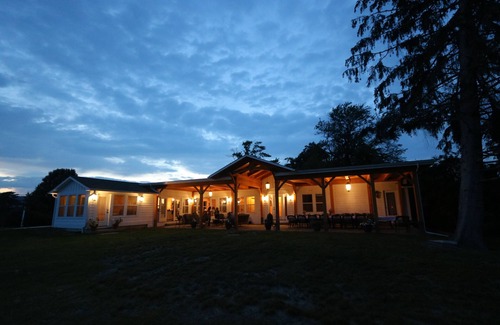 Trumansburg Maison | Propriété de campagne avec une maison avec lits superposés, piscine olympique chauffée et 2 cuisines complètes