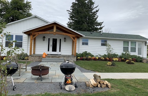 Trumansburg Maison | Propriété de campagne avec une maison avec lits superposés, piscine olympique chauffée et 2 cuisines complètes