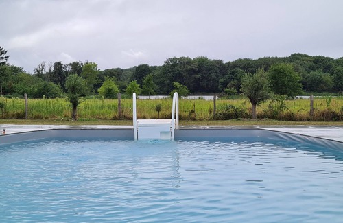 Belabre Cottage | Escapade Nature : Maison et Lofts Privés avec Piscine, Étang de Pêche et Grandes Terrasses