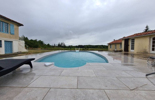 Belabre Cottage | Escapade Nature : Maison et Lofts Privés avec Piscine, Étang de Pêche et Grandes Terrasses