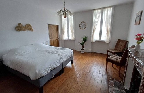 Tournus Lit Et Petit-Déjeuner | Private Family B&B Room "Rose"