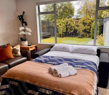 Christchurch Appartement | Private Family City Retreat, Sleeps 8