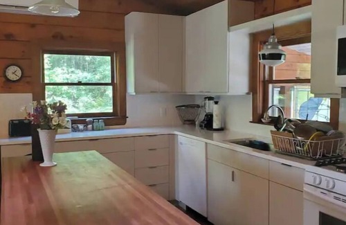 Lyman Maison | Private family retreat on Swan Pond