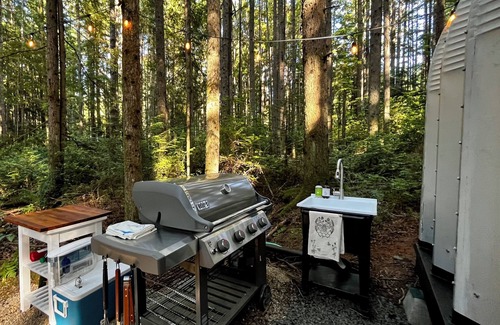 Southworth Cabine | Private Forest Glamping Cabin in Beautiful Port Orchard