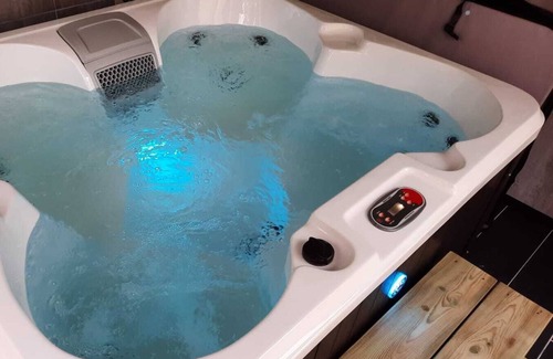 Saint-Georges-sur-Cher Cottage | Gîte La Voilerie 2 *, Jacuzzi privatif
