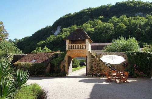 Saint-Medard-de-Presque Maison | Private room in a Castle