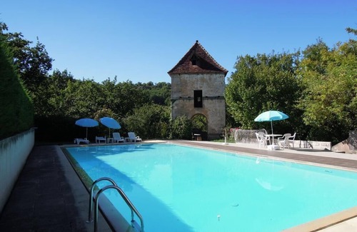 Saint-Medard-de-Presque Maison | Private room in a Castle