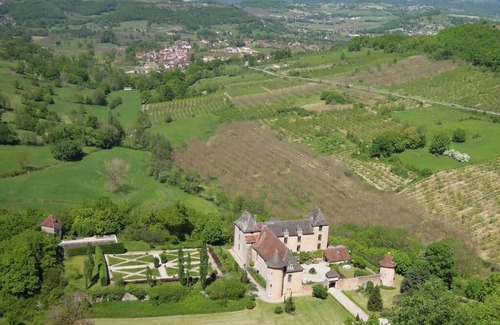 Saint-Medard-de-Presque Maison | Private room in a Castle